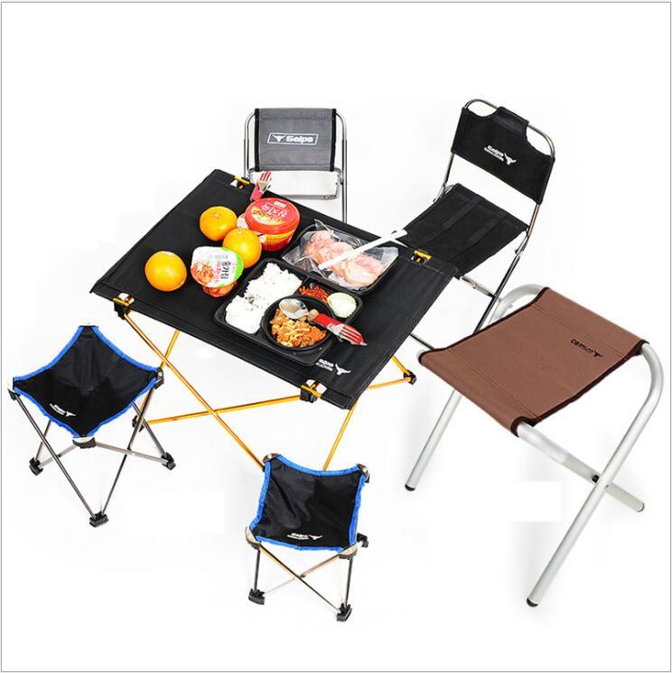 Mesa de camping plegable y ligera